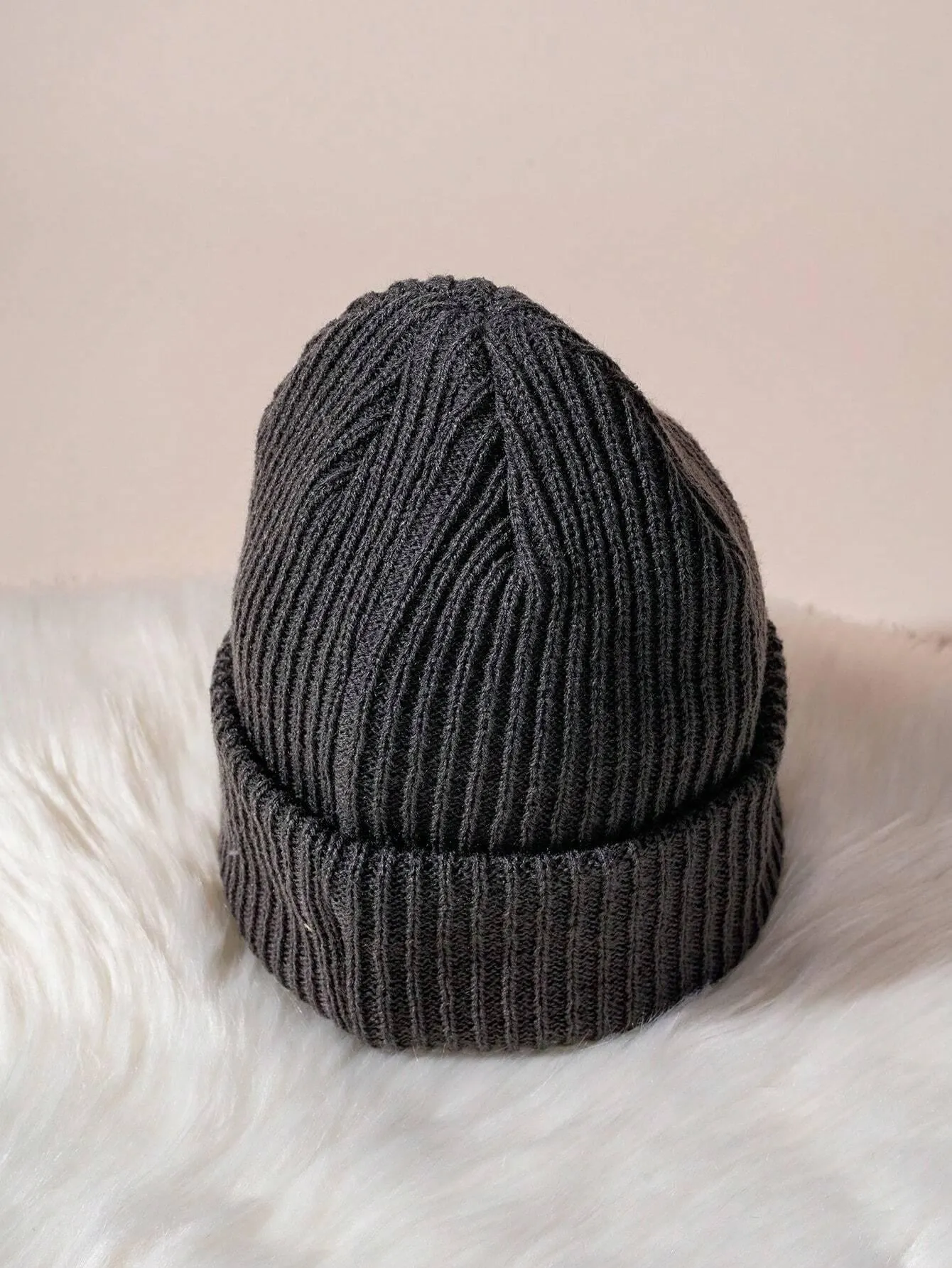 Simple knitted hat with leather buckle